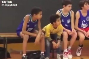 小时候的文班是这样打球的，到如今已成长为联盟最恐怖球员！