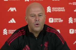 22年世界杯摩洛哥淘汰西班牙后，亚马尔穿着摩洛哥球衣嘲讽队友