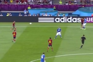 阿尔巴疯狂超车！西班牙经典进球：哈维妙传直塞助攻阿尔巴！