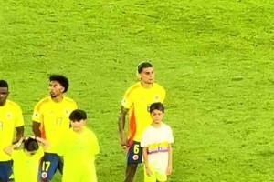 逆天！哥伦比亚美女双胞胎当时看到J罗后快流口水了