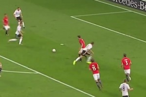 前场僚机！穆勒：不如这球我和克罗斯一人加一个助攻吧！