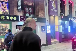 就是比你快半秒！梅西当年过掉纳尼的现场视角！随心所欲的天才！