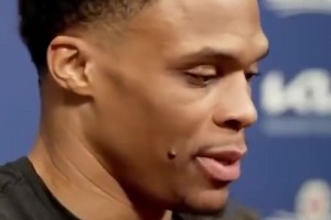 现在看真的全是惊喜！当年被调侃的易建联新秀赛季发挥如何？