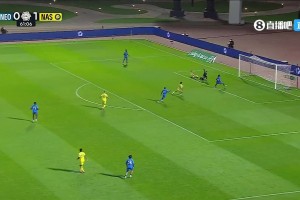 严格！罗德里肘击胜利球员被直红罚下