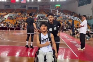 肩膀上的那一拍，太暖了~