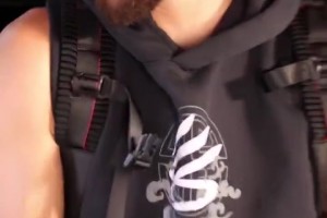 库里看到巴特勒大妈造型，实在绷不住笑喷了！