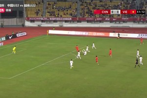 错失良机啊！拜合拉木单刀打门，被对方门将扑住