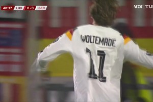 德国打破僵局！萨内传中送助攻，沃尔特马德铲射破门！