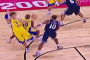 笑死！威少被这个矮篮筐整不会了，疯狂打铁