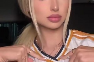 海地球员们在简陋的更衣室激情庆祝，羡慕还要说多少次呢