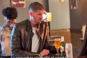 差别明显！名场面：多特球迷看到克洛普和穆里尼奥不同的反应！