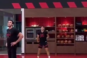 马克西如今得分榜前三！艾弗森赛季前预测：马克西MVP！