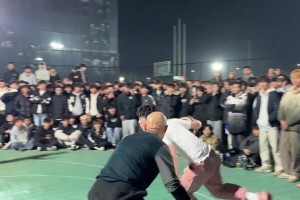 这是50岁大爷该有的弹跳？这确定不是30岁的程序员？