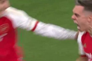 大场面先生！当年特罗萨德对阵拜仁破门救主