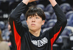 小杨下场后落泪问题不大开拓者下属球队的GM助理杰特很看好他