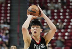 4投1中状态起伏不定！杨瀚森难以避免两队折返跑