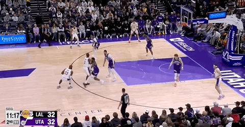 詹姆斯助攻艾顿得分，湖人战爵士